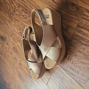 Clarks Shoes Womens 8.5 Wedge Sandals Criss Cross Annadel Eirwyn Metallic Comfy